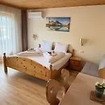 Haus Seerose *